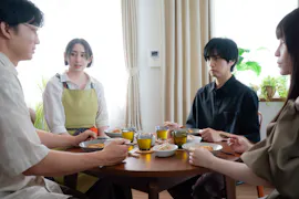 一緒にごはんをたべるだけ