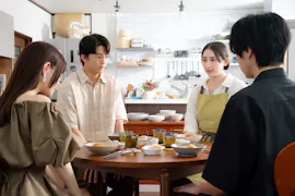 一緒にごはんをたべるだけ