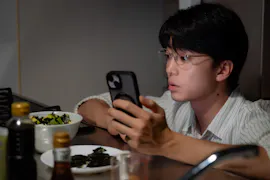 一緒にごはんをたべるだけ