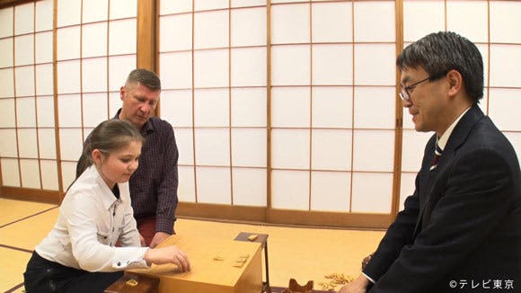 羽生善治竜王 サプライズ出演 プロ棋士めざすベラルーシ少女に詰将棋の手解き 今夜8時 世界 ニッポン行きたい人応援団 テレ東 リリ速 テレ東リリース最速情報 テレビ東京 ｂｓテレ東 7ch 公式