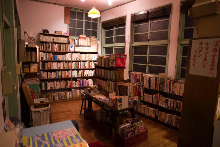 虐げられる側の人間として 代が始めた 深夜にしか開かない本屋 は テレ東プラス 虐げられる側の人間として 代が始めた 深夜にしか開かない本屋 は テレ東プラス
