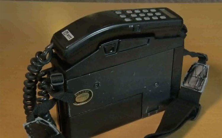 日航機墜落事故で注目を集めた携帯電話：平成テック＃2 | テレビ東京