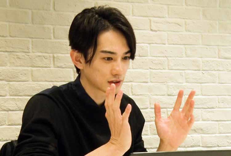 群馬から上京し 隣人に菓子折りを持って挨拶に行ったら 町田啓太が漫画家とリモート初面談 僕 テレ東プラス 群馬から上京し 隣人に菓子折りを持って挨拶に行ったら 町田啓太が漫画家とリモート初面談 僕 テレ東プラス