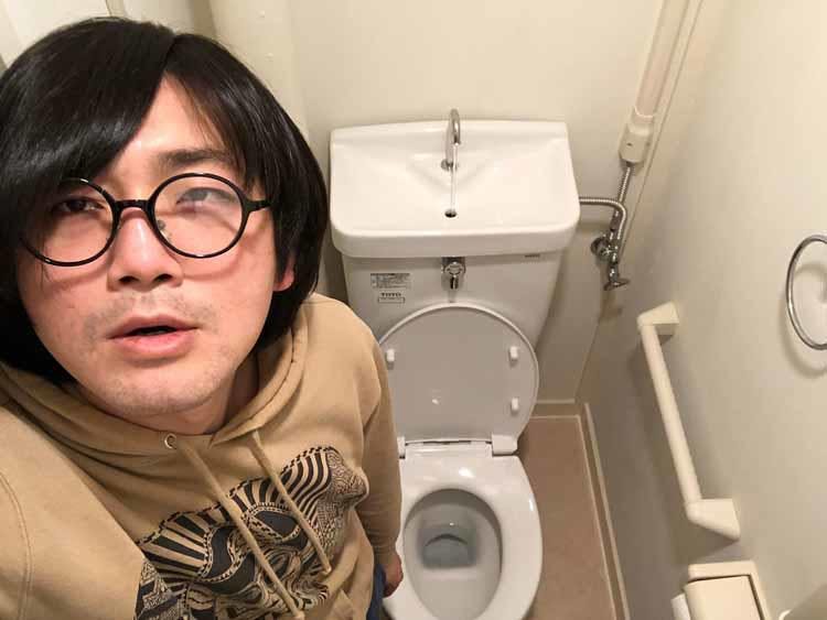 事故物件住みます芸人 松原タニシ 顔が真っ黒の心霊写真に 5年後 すべてを無くす の予言 今年つ テレ東プラス 事故物件住みます芸人 松原タニシ 顔が真っ黒の心霊写真に 5年後 すべてを無くす の予言 今年つ テレ東プラス
