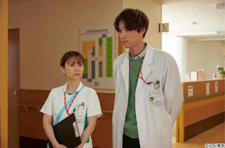 醫生不幫助患者 患者正幫助醫生 的作家 夏川草介用 神的病歷薄 轉告了 Tere Topla