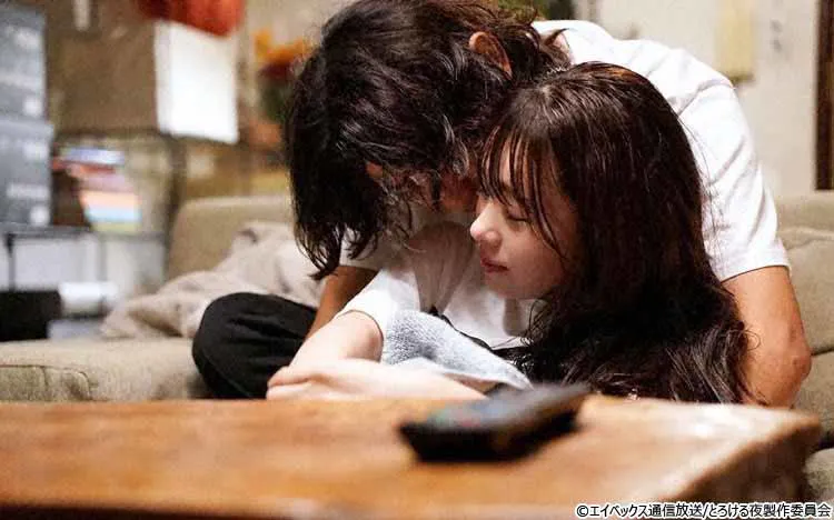 「お風呂上がりの設定なのに、2人ともキスしている間に汗だくになって …