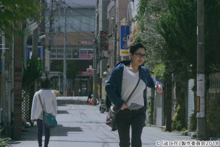 蒼井そらがホテルに向かって走る 刺青の男の正体が明らかに 逃亡花 テレ東プラス 蒼井そらがホテルに向かって走る 刺青の男の正体が明らかに 逃亡花 テレ東プラス