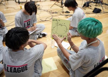 LIL LEAGUE、初めてのサイン公開！練習にも6人6様の性格が出る