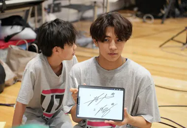 LIL LEAGUE、初めてのサイン公開！練習にも6人6様の性格が出る