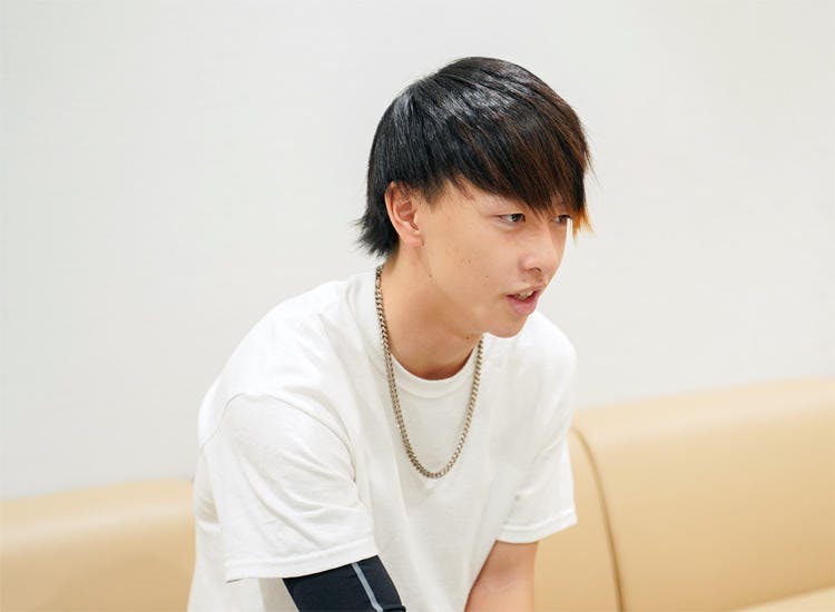 悪いのを音楽で表現するのが超カッコイイ 眉なし強面ラッパーの素顔 青春高校3年c組 テレ東プラス 悪いのを音楽で表現するのが超カッコイイ 眉なし強面ラッパーの素顔 青春高校3年c組 テレ東プラス