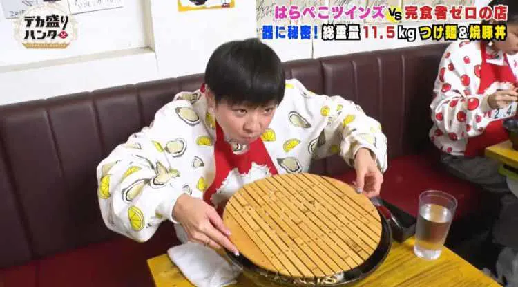 キャラ強め お笑い芸人 Yが人気ラーメン店の店主に 無敗のかこ あこ姉妹が富士山級デカ盛りメニュ テレ東プラス
