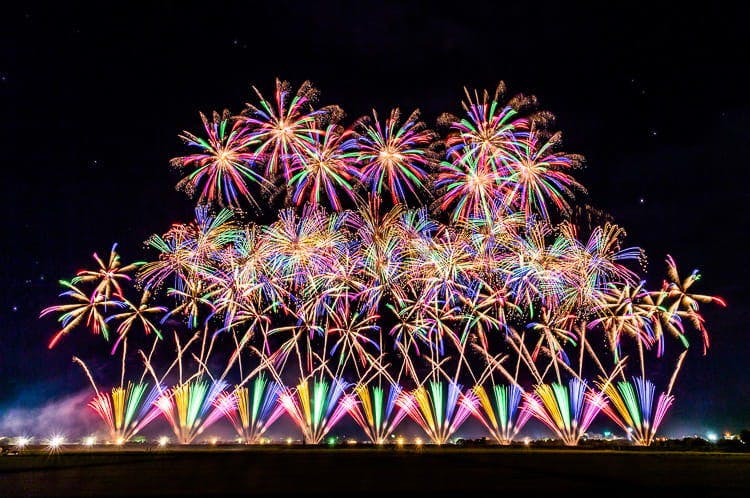 この花火で人生変わるかも 花火マニアに聞いた 魂が震える 花火大会 テレ東プラス