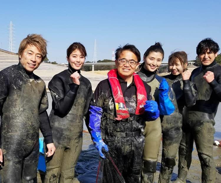 女優・橋本マナミが泥まみれに！？ 超巨大池の水抜きに挑戦：池の水ぜんぶ抜く大作戦｜テレ東プラス