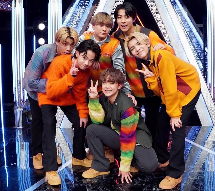 芸人顔負け！？どしゃ降り＆極寒の中、船で大海原に漕ぎ出すLIL