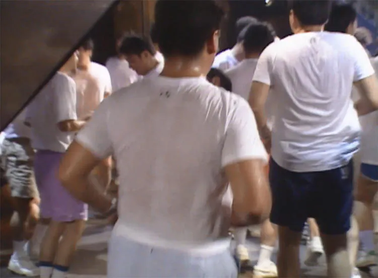 裸で温泉街を疾走 Tシャツしぼって汗集め 今じゃありえない 伝説 を テレ東プラス