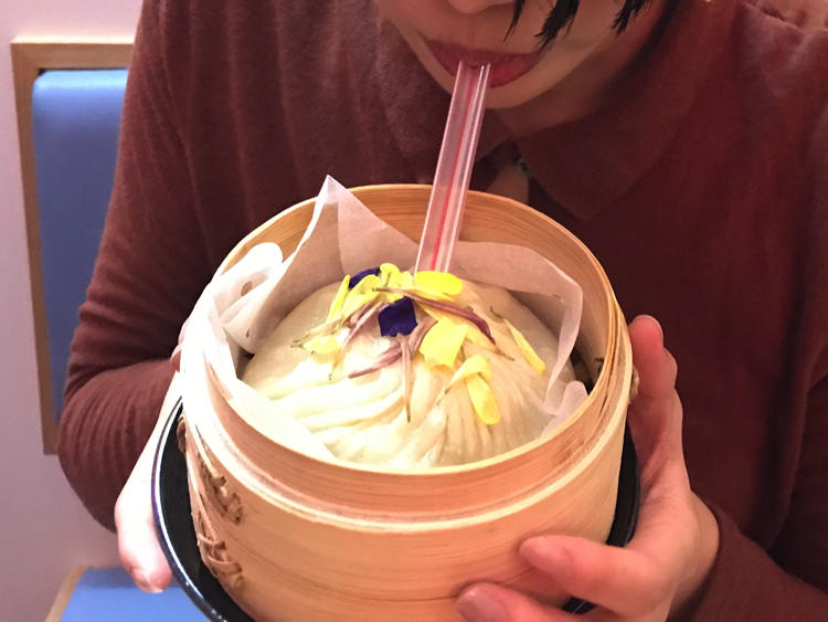 ジャンボ小籠包をストローで吸う！ リニューアルした渋谷ヒカリエの