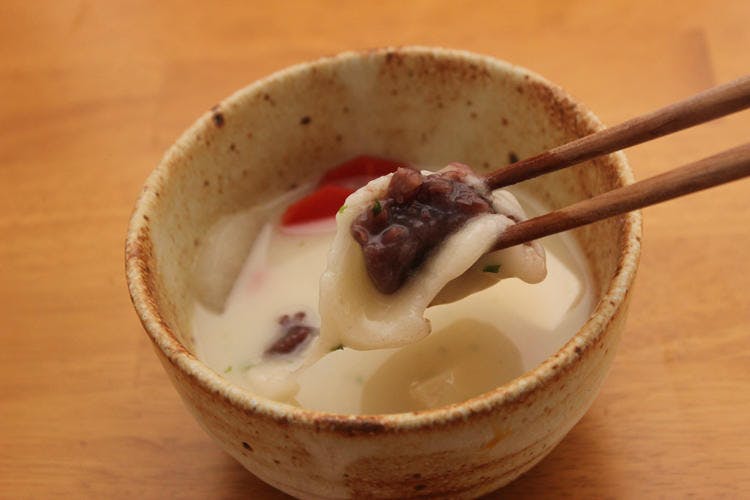 甘いお雑煮 あんもち雑煮を作ってみた 白みそとあんもちの組み合わせは意外なおいしさ テレ東プラス 甘いお雑煮 あんもち雑煮を作ってみた 白みそとあんもちの組み合わせは意外なおいしさ テレ東プラス