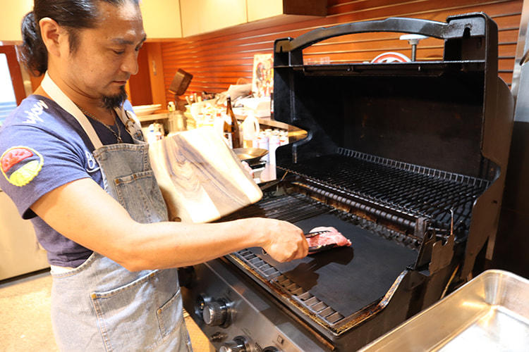 幻のBBQマスターに聞いた！ キホンから意外にウケる食材まで、その調理