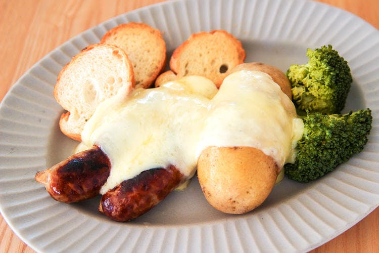 大人気 とろ りチーズの ラクレット は 家で食べる が正解だった 行列知らず 安くておいしい テレ東プラス