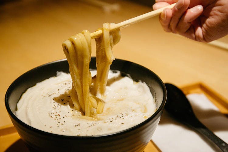 恵比寿の本格派蕎麦屋が作る カレーうどん が白い理由 テレ東プラス