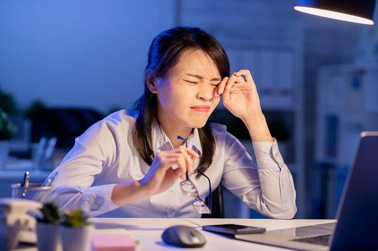 目薬が効かない 何度も腫れる目 仕事のストレス パソコンのやりすぎは影響があるのか 主治医の小 テレ東プラス 目薬が効かない 何度も腫れる目 仕事のストレス パソコンのやりすぎは影響があるのか 主治医の小 テレ東プラス
