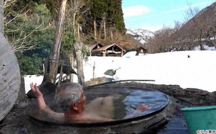 雪山00坪 電気ガス水道なしで生活する仙人 17棟もの小屋 五右衛門風呂を手造り ナゼそ テレ東プラス