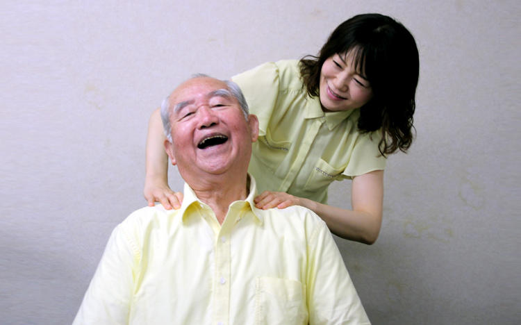 3回芸能界を辞めて4度目のカムバック！ 83歳の若手芸人「めいどの