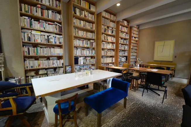 草彅洋平と文豪のめくるめくグルメの旅に Bundan Coffee Beer 読むテレ東オリジ テレ東プラス