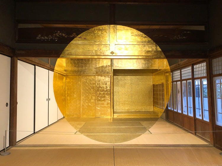 ここはヤバい異界の入り口か 香川県 小豆島で体験するアートと祈祷の旅 テレ東プラス ここはヤバい異界の入り口か 香川県 小豆島で体験するアートと祈祷の旅 テレ東プラス