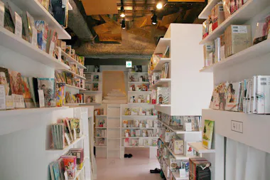 眠れないホテル” 「MANGA ART HOTEL，TOKYO」で5000冊の漫画に囲まれて 