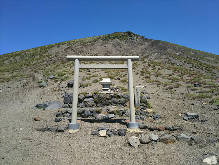 鉾が山頂に刺さっているのか謎！ 坂本龍馬の新婚旅行先「天の逆鉾」をレッツ登山 | テレビ東京・ＢＳテレ東の読んで見て感じるメディア テレ東プラス