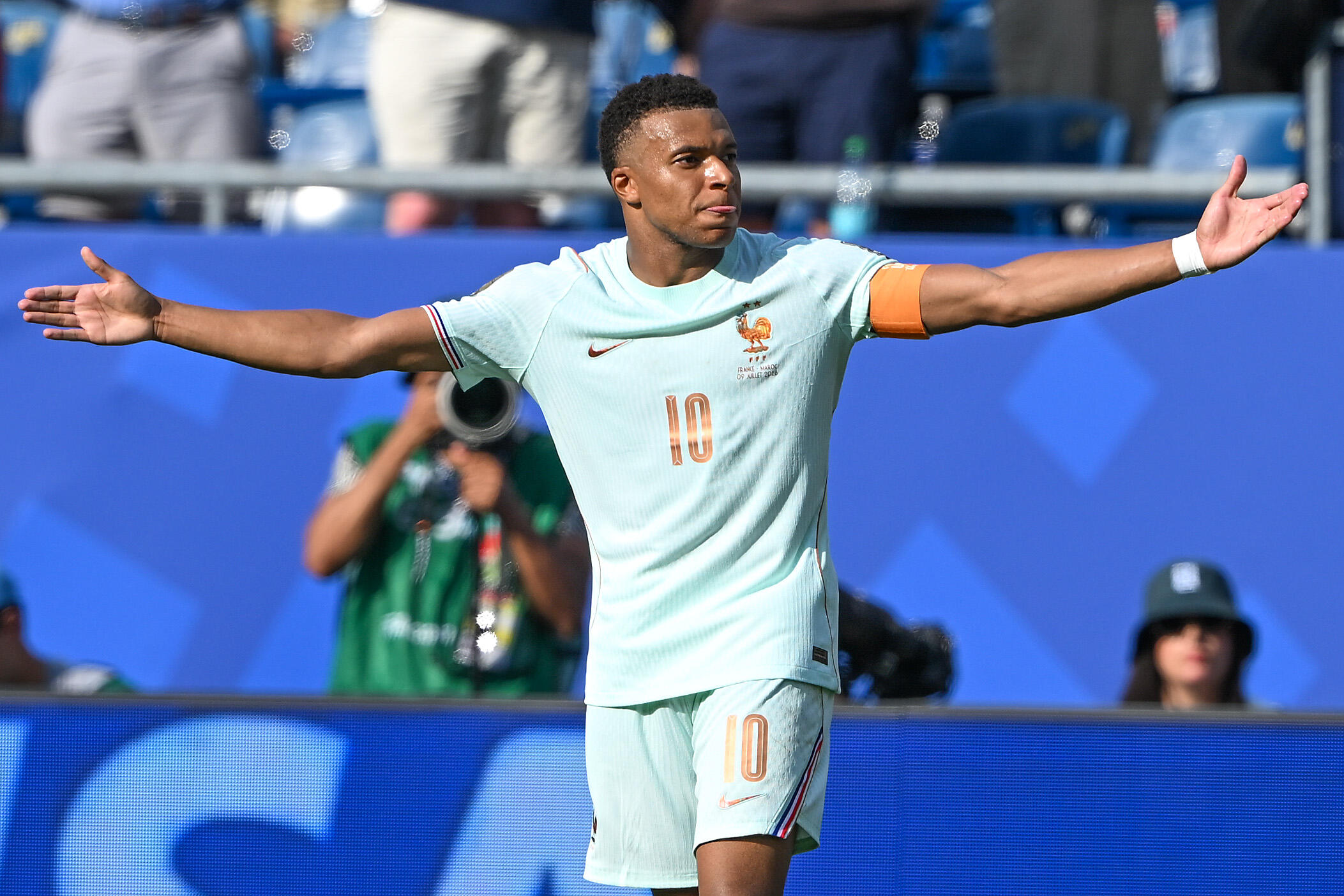 サッカー W杯】イングランド代表 FWハリー・ケインの2得点などでW杯好
