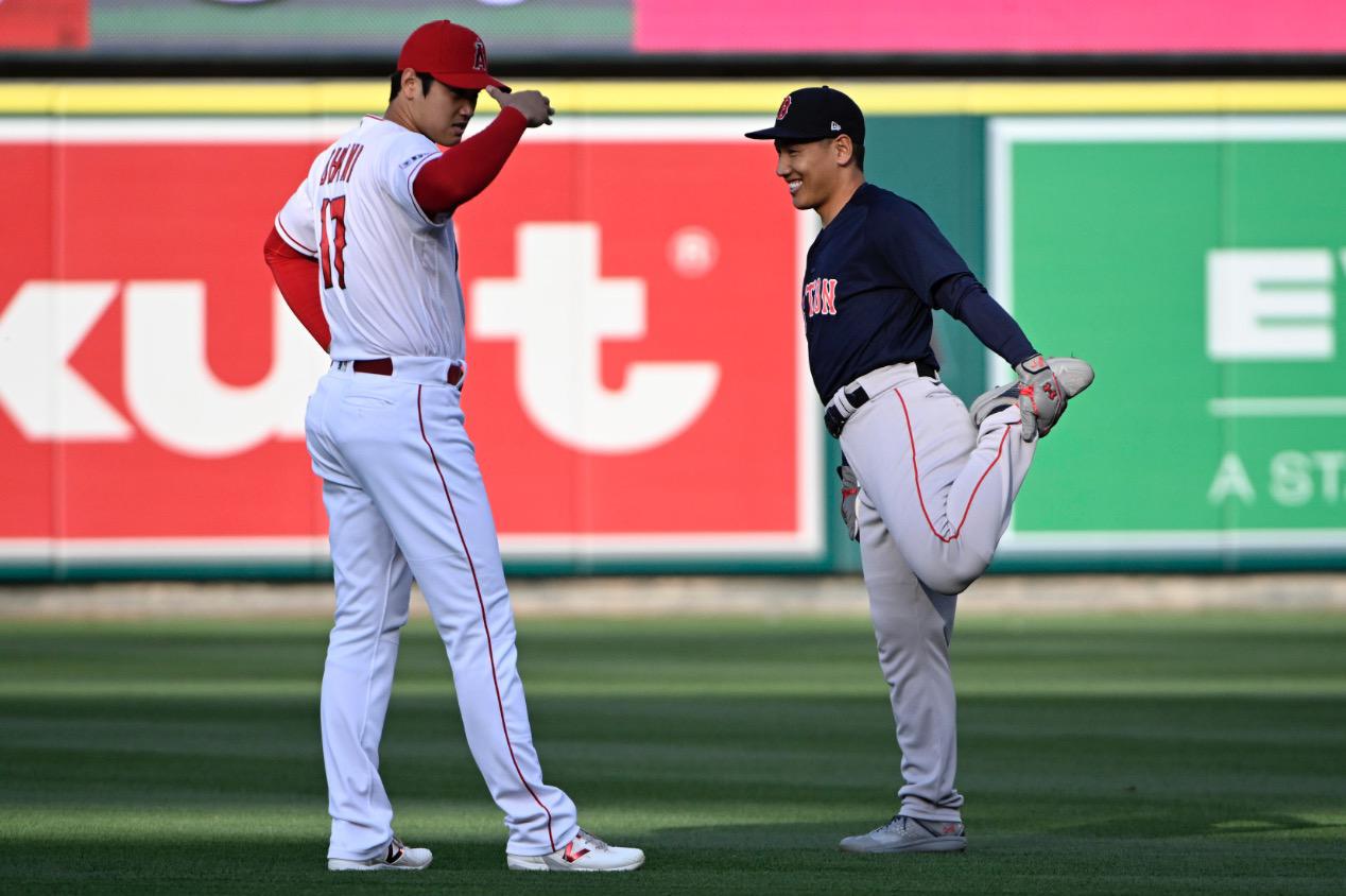 大谷翔平と吉田正尚 写真：AP_アフロ.jpg