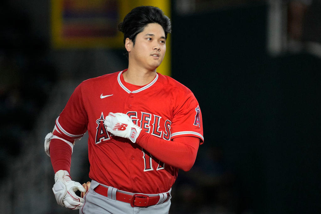 大谷翔平 ヘルメットを落下させ放った42号先制ソロHR！エンゼルス投手