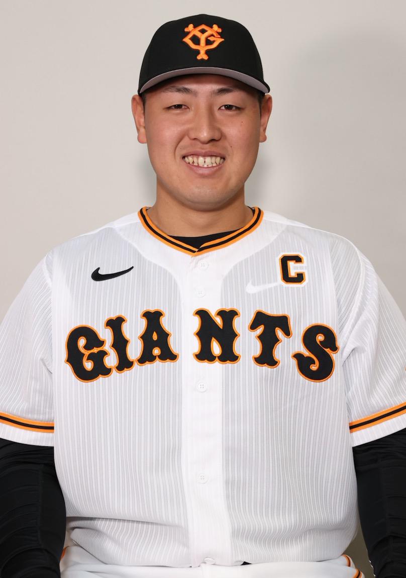 giant] In Kazuma Okamoto this, it is taken a swing of the fourth