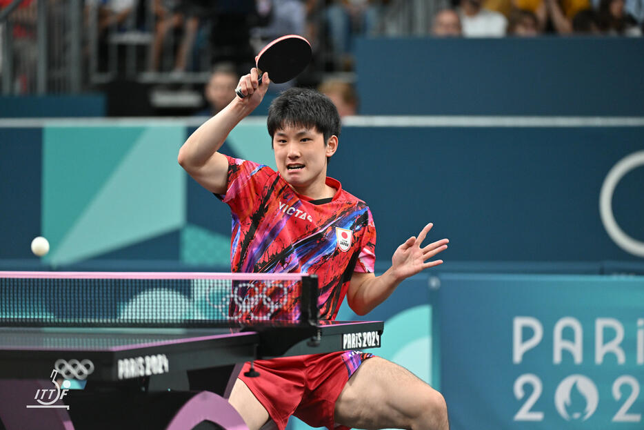 卓球選手　張本智和　缶バッジ 張本智和、準々決勝の勝因は緩急つけた攻撃とバックハンド