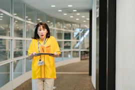 くすぶり女とすん止め女