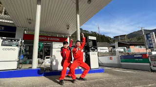 秘境のガソリンスタンド