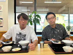 なぁんで昼メシ食いに行くのにこんな時間かけて行く