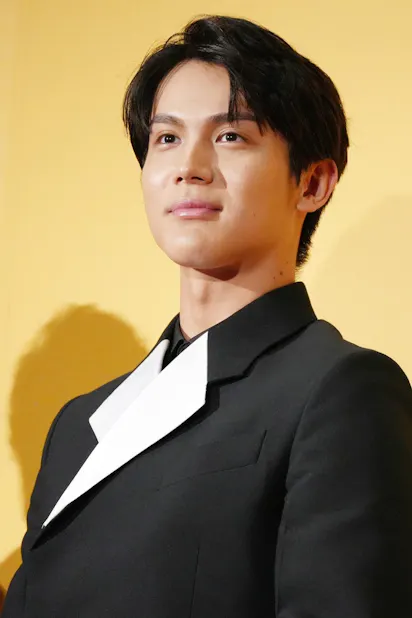 草彅剛、29年ぶりの共演「キョンキョンにサインもらっちゃいました