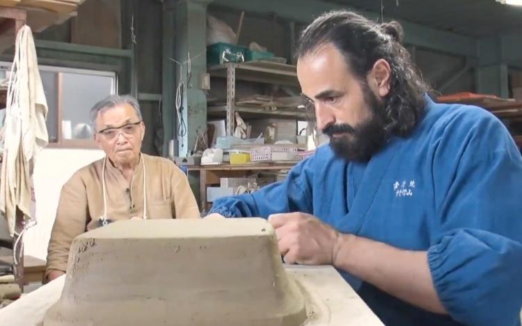 感動】イタリア人が、盆栽鉢作家の窯元で“匠の技”を学ぶ：世界
