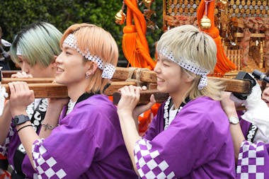 お神輿ロケ密着！重さ100kℊ超え、13人で力を合わせて4時間で1．8kmを