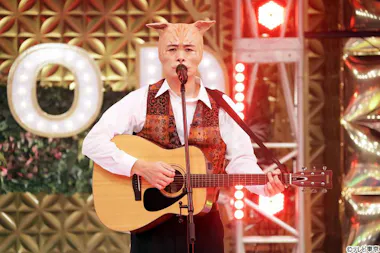 マジ歌　劇団ひとりさんのサイン キンタロー。はモノマネ芸人の悲哀を、猫になった劇団ひとりは自らの