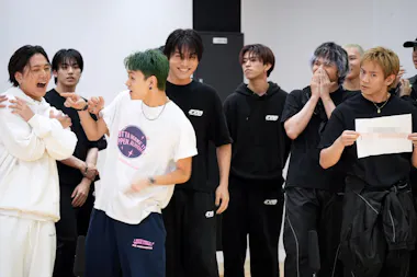 収録潜入】なぜか土下座合戦に！？THE RAMPAGE×NEO EXILE ダンス早覚え