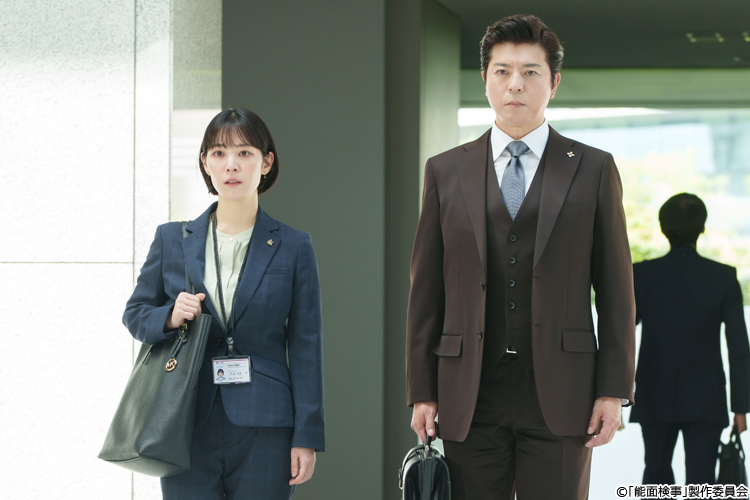 無表情であるからこその無限の表情…人気シリーズ「能面検事」主演