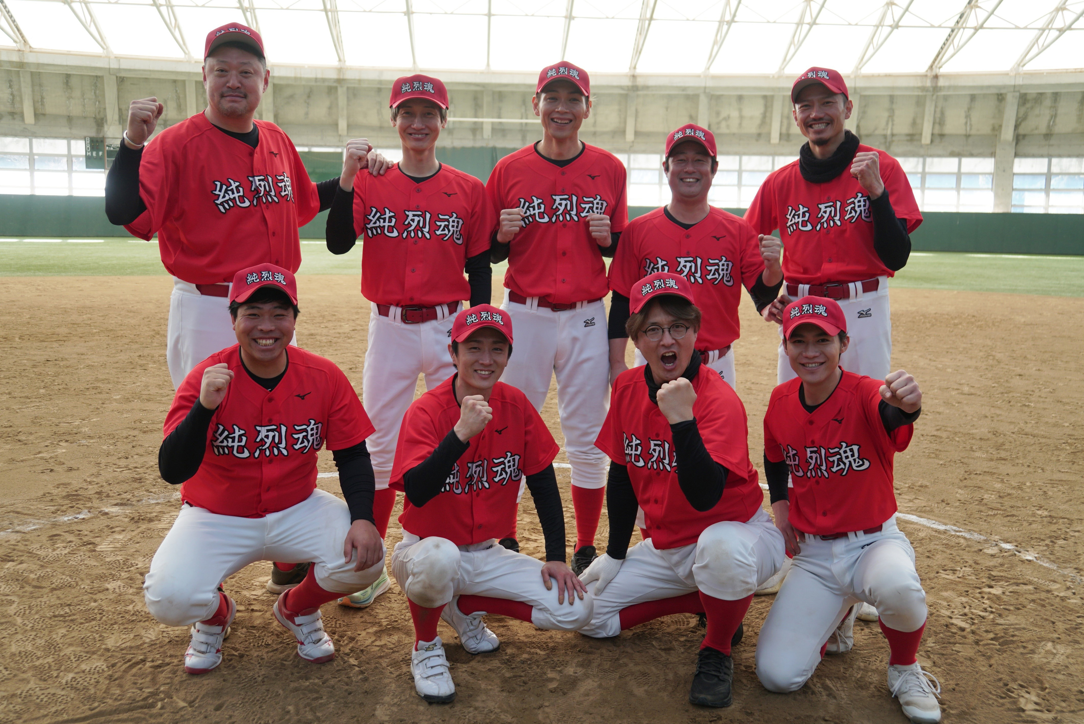 独占動画】純烈がドームで野球？ミラクル＆珍プレーが続出