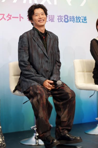 初日から胸ぐら掴んでます」田中圭、共演者に追い詰められる