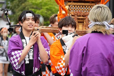 LDHすぎる担ぎ方！？お神輿ロケ後半は波乱の展開 | テレ東・BSテレ東