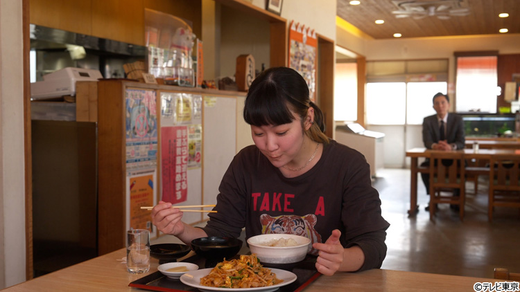 黒木華が長距離女性ドライバーに！相棒のデコトラとドライブインで