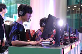 アンガールズ田中・狩野英孝・ホロライブらが熱戦に大興奮！全国のべ7,692人の頂点！高校eスポーツ日本一が決定！クラッシュ・ロワイヤル、フォートナイト(バトルロイヤル部門・ゼロビルド部門) リーグ・オブ・レジェンド、ヴァロラント、オーバーウォッチ 2でハイレベルな激戦を制したのは！？